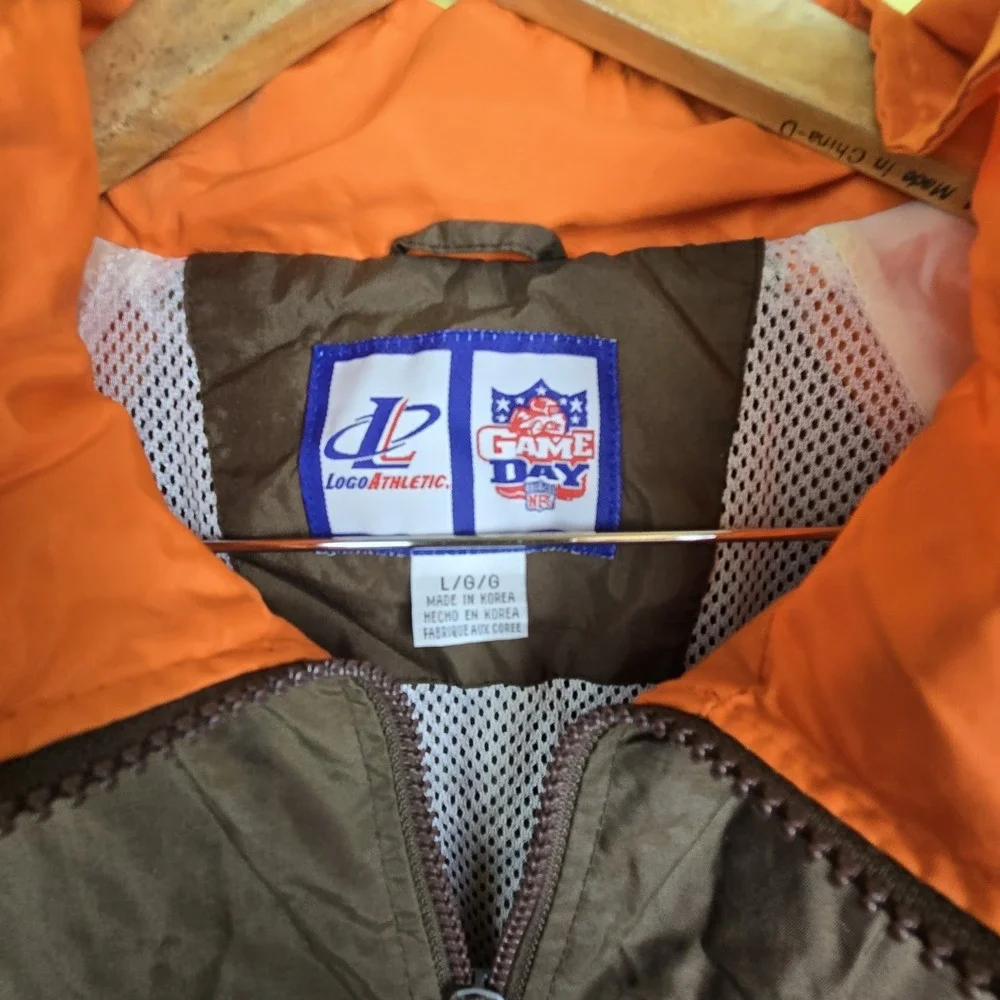 Vtg CLEVELAND BROWNS Gameday Logo Zip-Up Nylon Jacket size Large